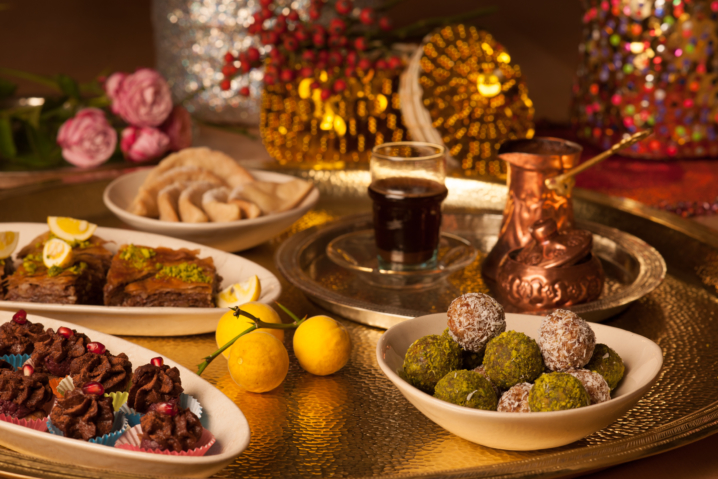 Dieses Bild hat ein leeres Alt-Attribut. Der Dateiname ist Friandise-credit-Katharina-Lütscher-718x479.jpg